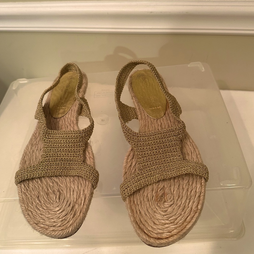 SIGERSON MORRISON vintage sandals with gold elastic band & cream woven bottom